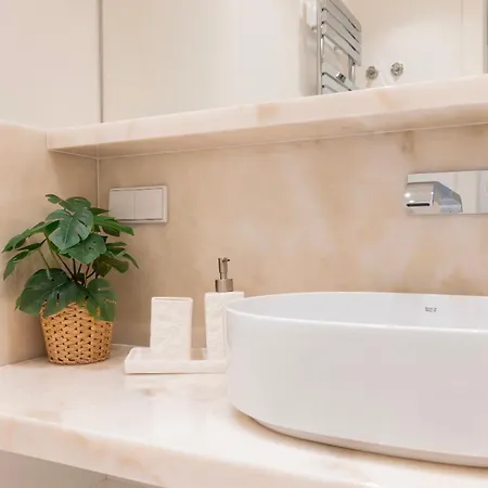 Apartament Stunning With Balcony By Lovelystay *