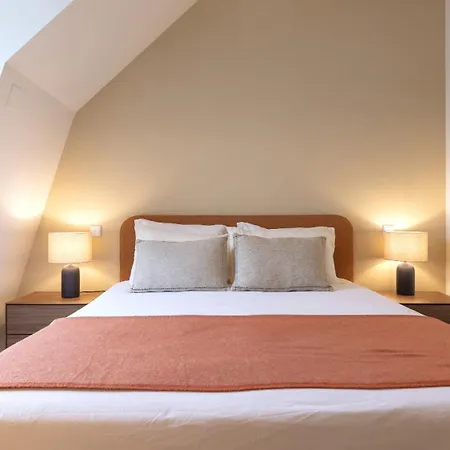 Stunning With Balcony By Lovelystay