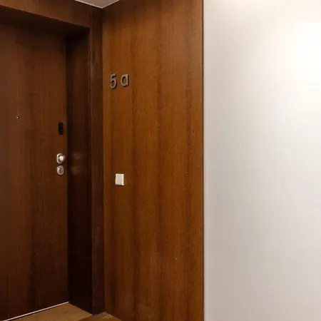 Stunning With Balcony By Lovelystay Apartamento