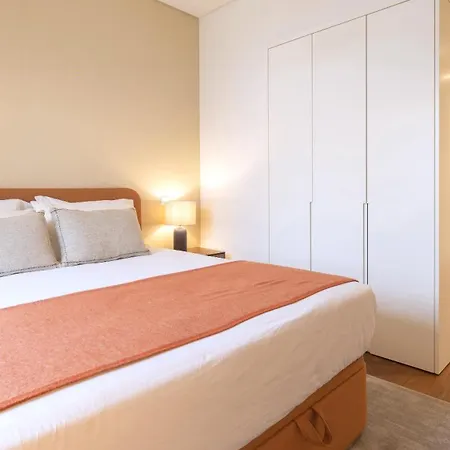 Apartmán Spacious 2Br With Balcony By Lovelystay