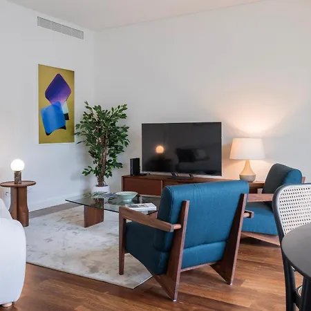 Spacious 2Br With Balcony By Lovelystay Apartmán