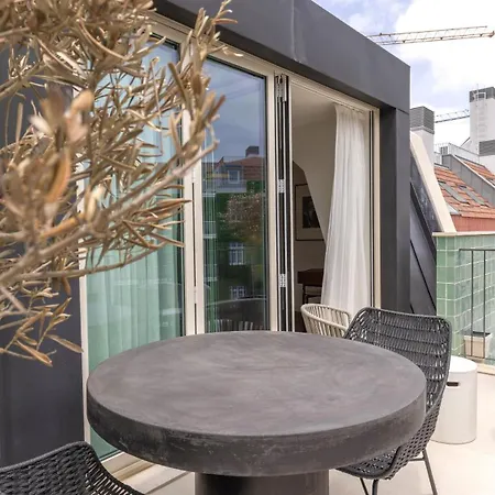 Apartmán Spacious 2Br With Balcony By Lovelystay