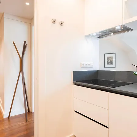 Stunning With Balcony By Lovelystay Apartment *