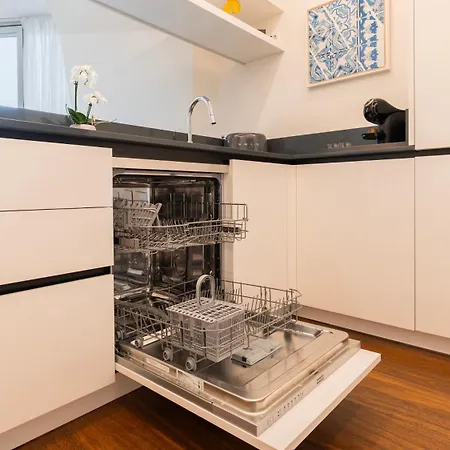 Spacious 2Br With Balcony By Lovelystay Lisboa