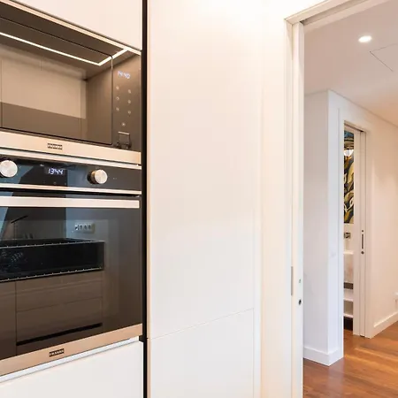 Apartment Stunning With Balcony By Lovelystay