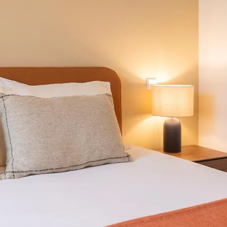 Spacious 2Br With Balcony By Lovelystay