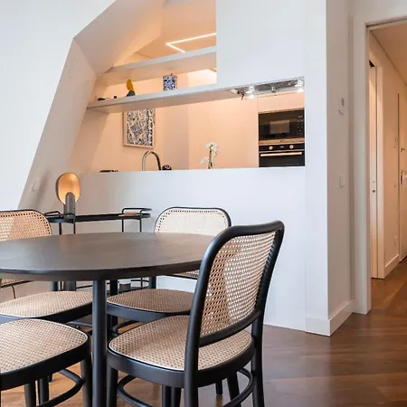 Apartment Stunning With Balcony By Lovelystay *
