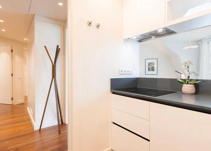 Stunning With Balcony By Lovelystay Apartman *