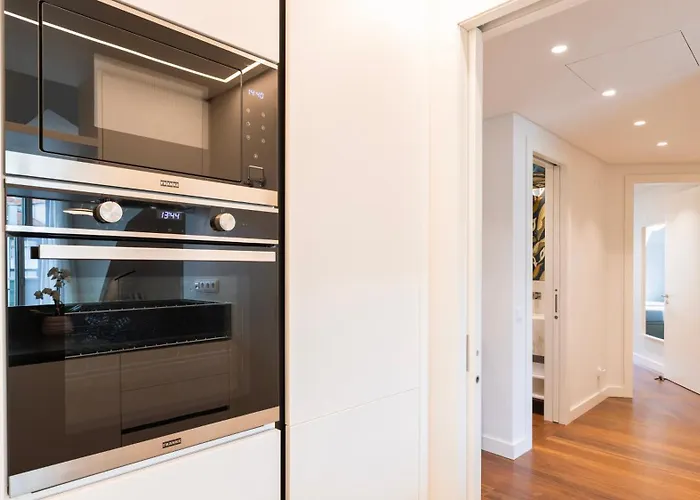 Apartman Stunning With Balcony By Lovelystay
