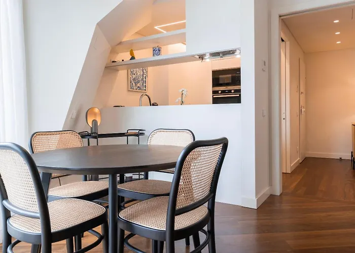 Apartman Stunning With Balcony By Lovelystay *