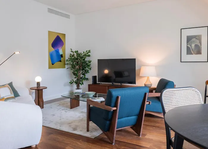 Stunning With Balcony By Lovelystay Apartament