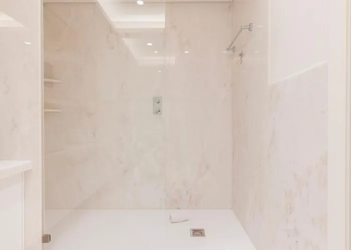 Stunning With Balcony By Lovelystay Apartament