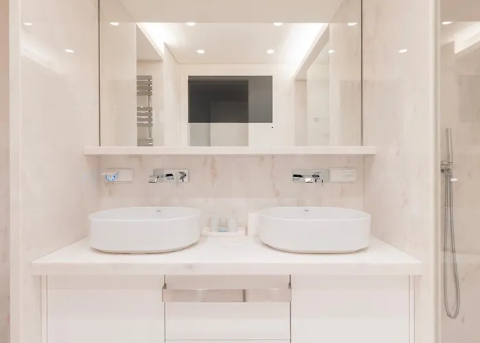 Stunning With Balcony By Lovelystay Apartament *